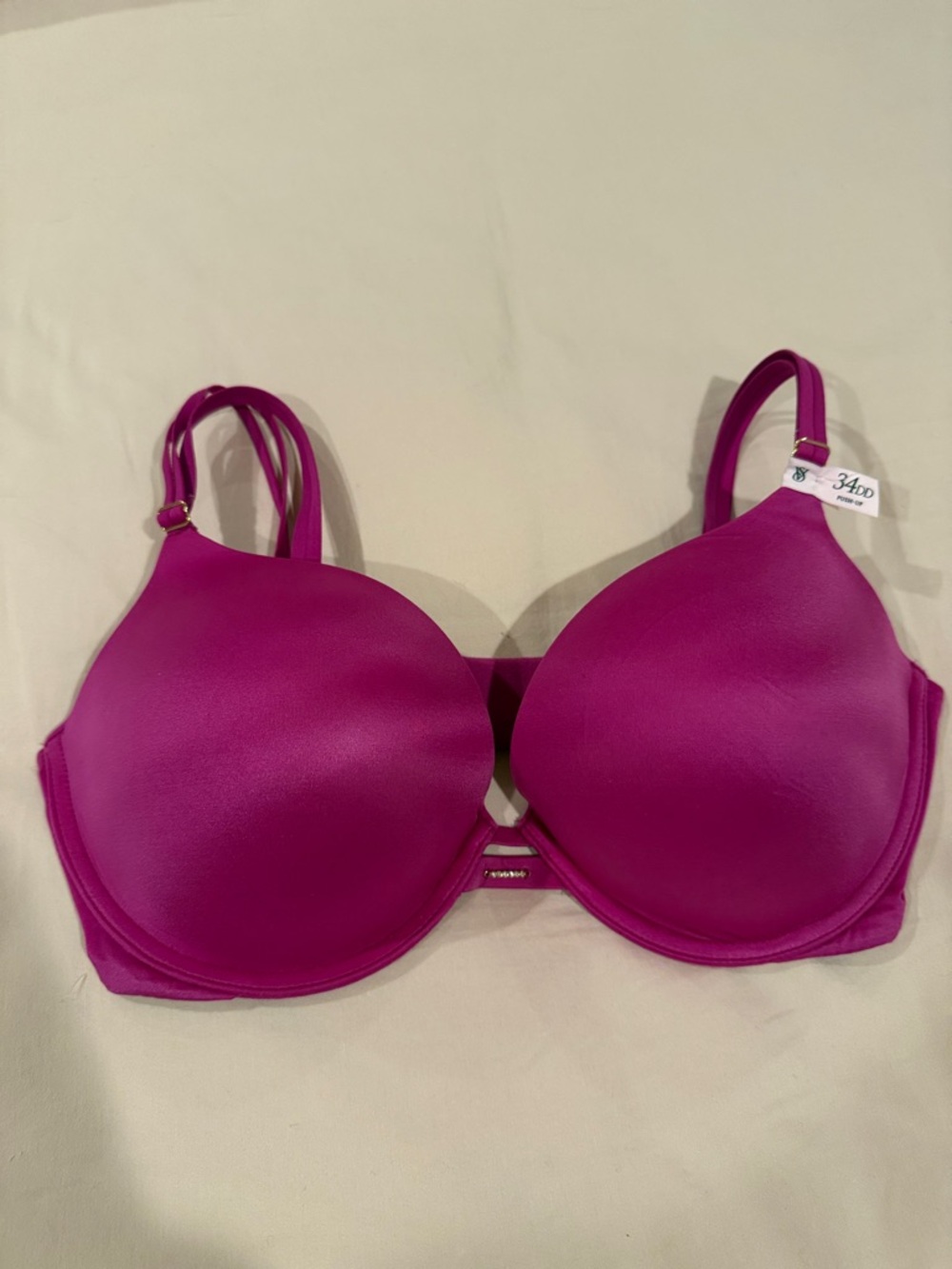 NWT Victoria's Secret Smooth Plunge Bra with adjustable straps in Bright Magenta